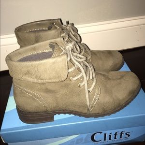 White mountain grey ankle booties