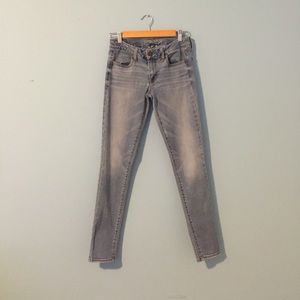American Eagle Light Wash Skinny Jeans