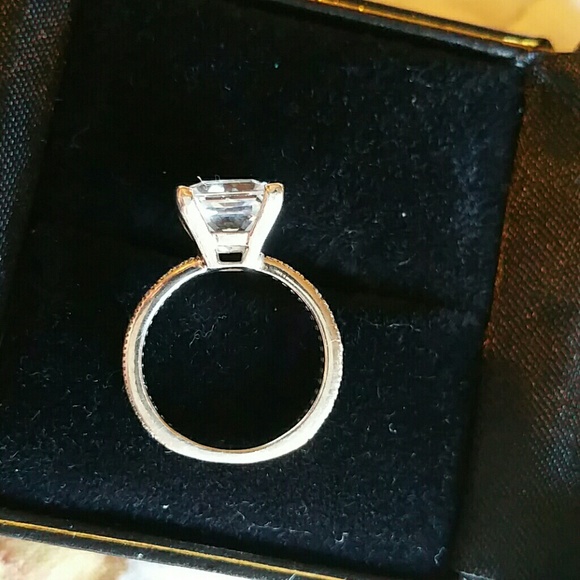 Engagement ring - Picture 4 of 4