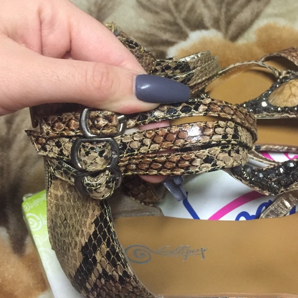 Sandals - Picture 4 of 4