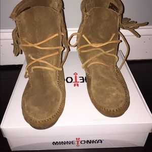 Minnetonka fringe boot. Never worn