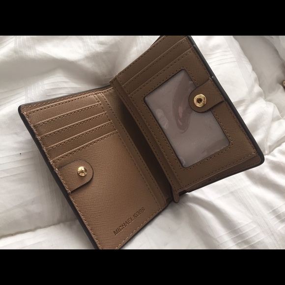 Authentic Michael Kors tan wallet - Picture 2 of 5