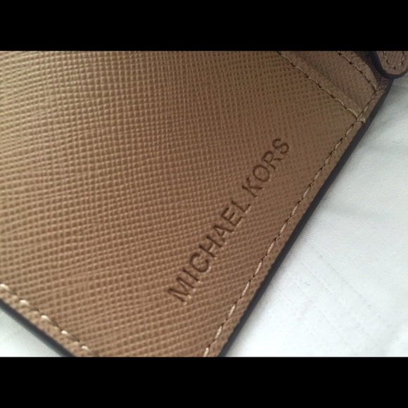 Authentic Michael Kors tan wallet - Picture 4 of 5