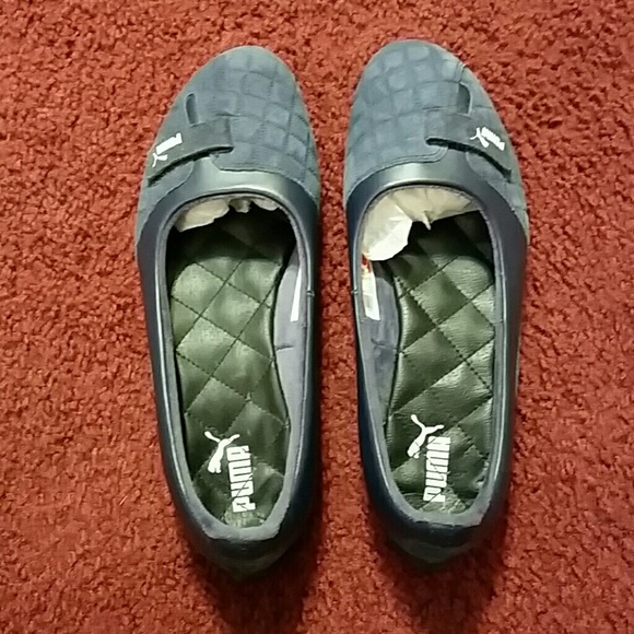 Puma Shoes - Women's Puma Blue Suede Flats sz 9