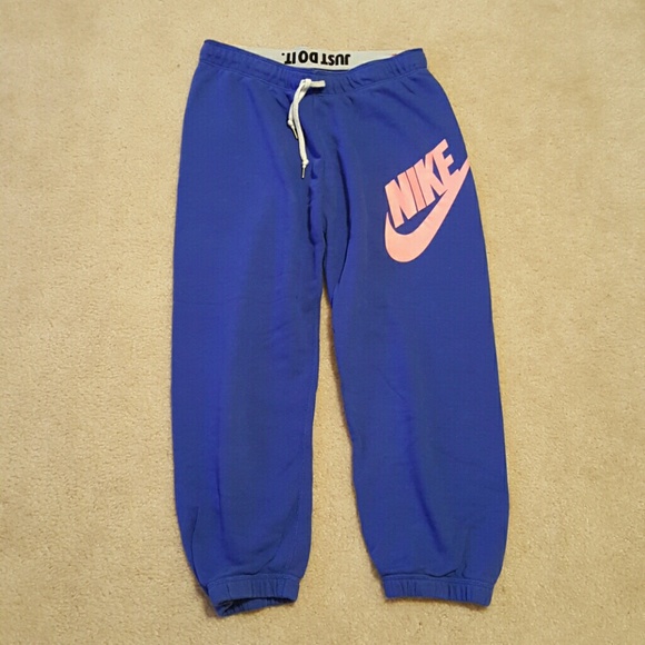 Nike Pants - Nike cropped sweatpants