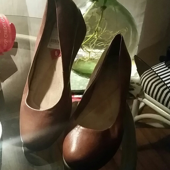 Adorable White Mountain Small Wedge - Picture 2 of 3