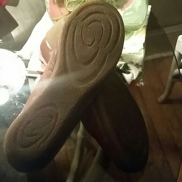 Adorable White Mountain Small Wedge - Picture 3 of 3