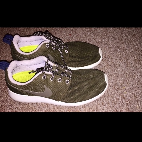 Khaki green Roches
