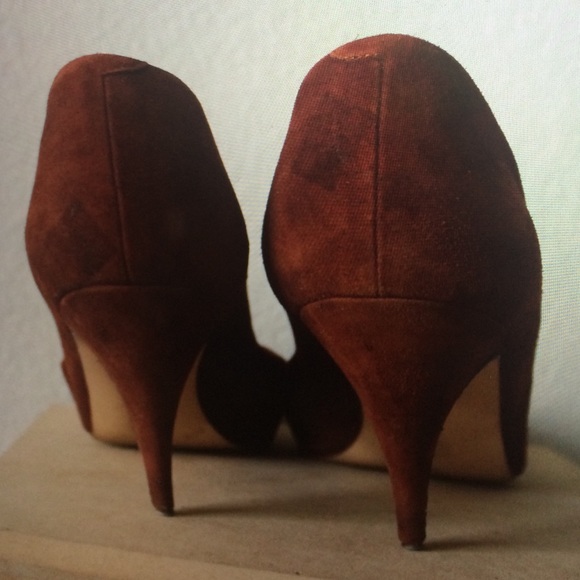 Bandolino Suede Pumps - Picture 3 of 4
