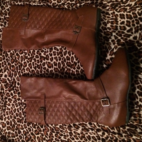 Brown, Flat below-the-knee riding boots w/ straps