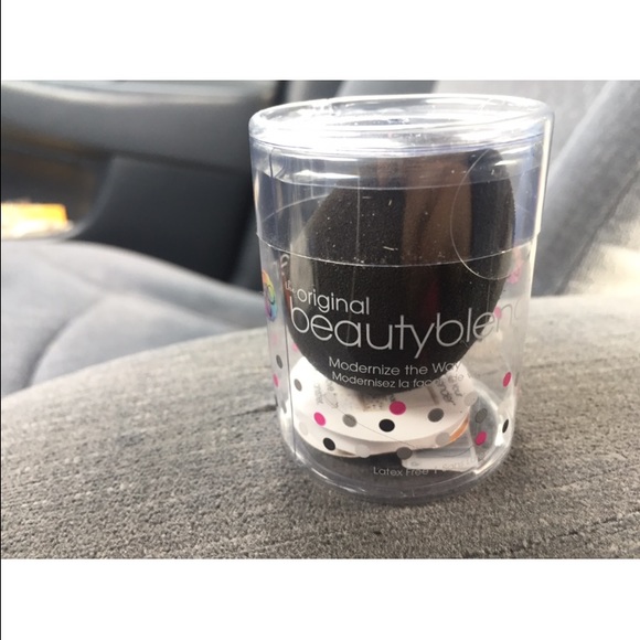BLACK PRO BEAUTY BLENDER