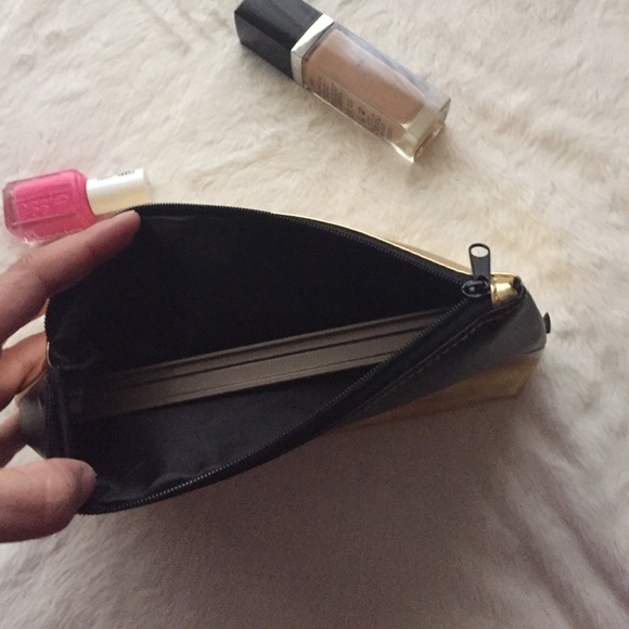 Black and gold makeup bag - Picture 3 of 3