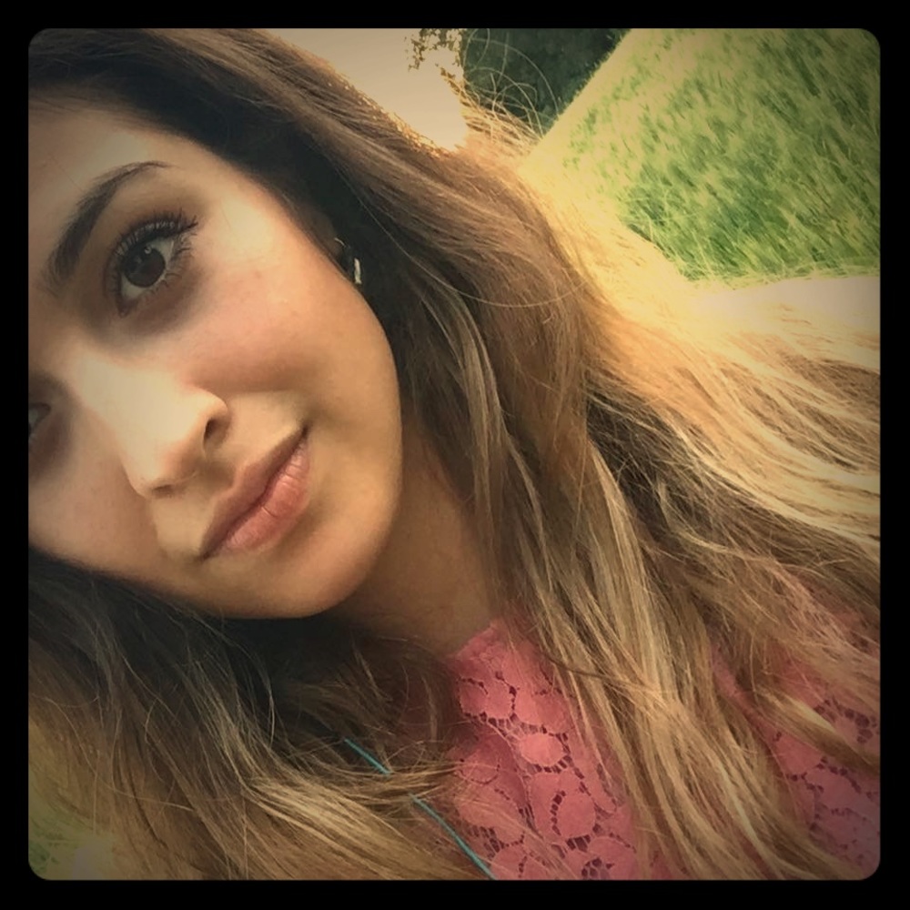 Meet your Posher, Caitlin