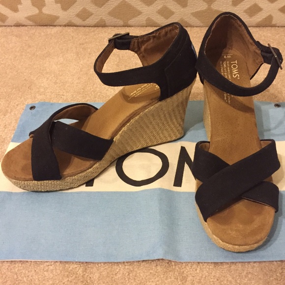 TOMS Black Canvas Strappy Wedges sz9