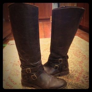 6.5 leather riding boots.