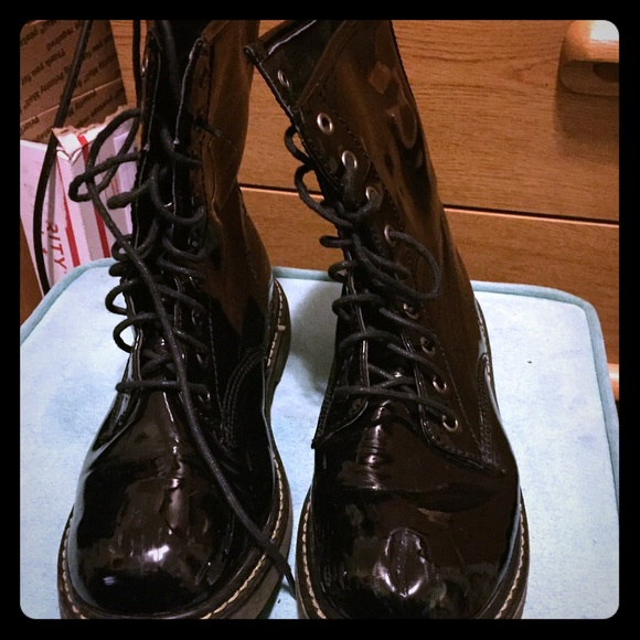 Combat boots