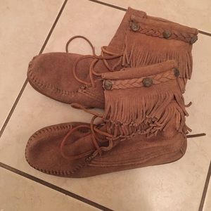 Minnetonka moccasin boots