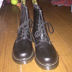 Dr. Marten Combat Boot Womens 8 Eyelet 1460 Boot