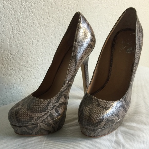 Victoria's Secret Platform Pumps