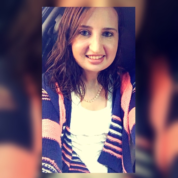 Meet your Posher, Elanie