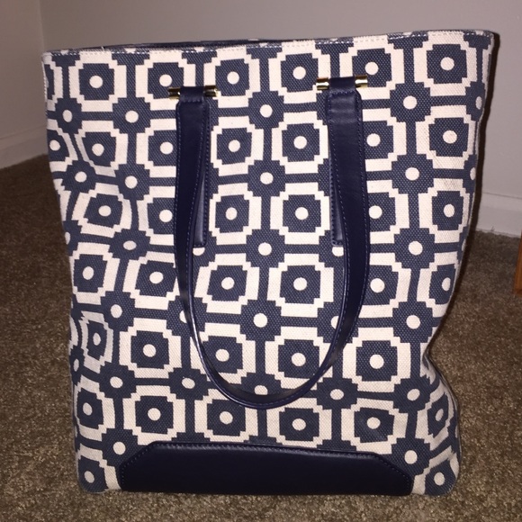 Tory Burch Handbags - Tory Burch canvas navy/off-white tote