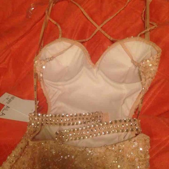 BRAND NEW PROM DRESS - Picture 3 of 4