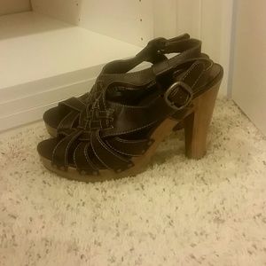 Platform sandals