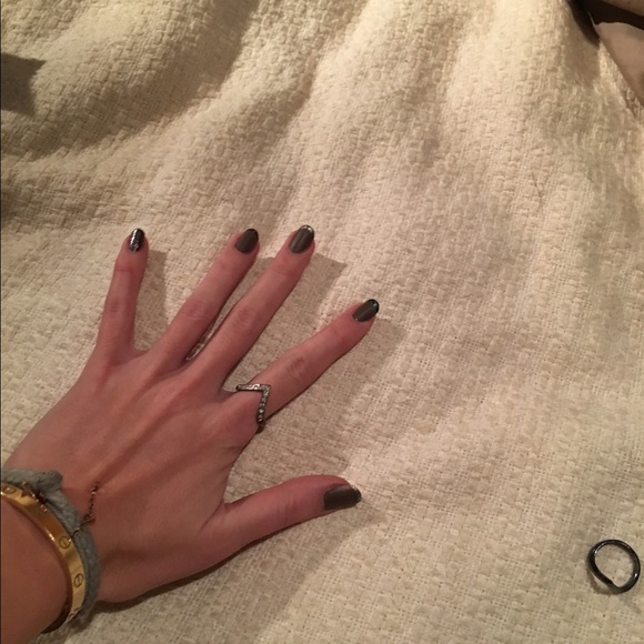 Pair of V Shape Pointed Stacking Rings - Picture 2 of 4