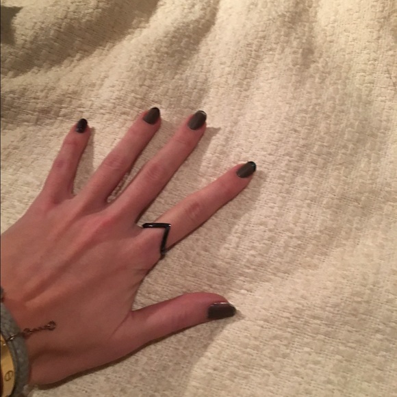 Pair of V Shape Pointed Stacking Rings - Picture 3 of 4