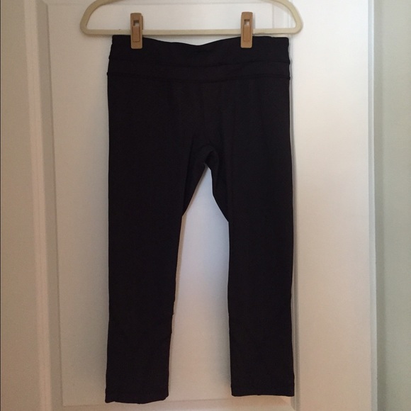 Lululemon run inspire crops.