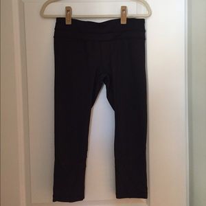 Lululemon run inspire crops.