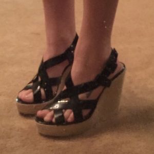 Vince Camuto black wedges