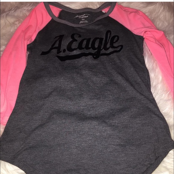 American Eagle quarter length shirt