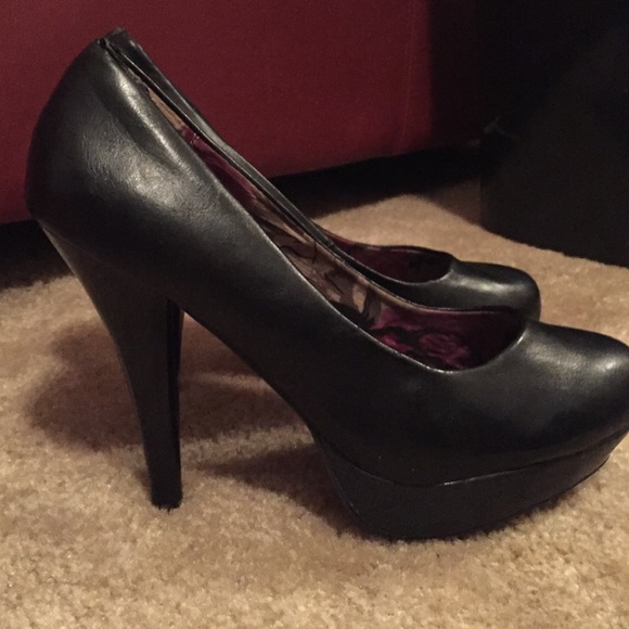 Madden Girl black pumps