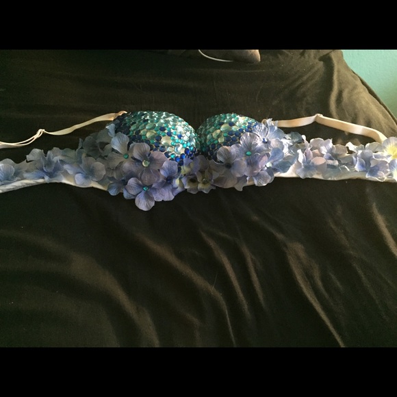 Blue flowery bra
