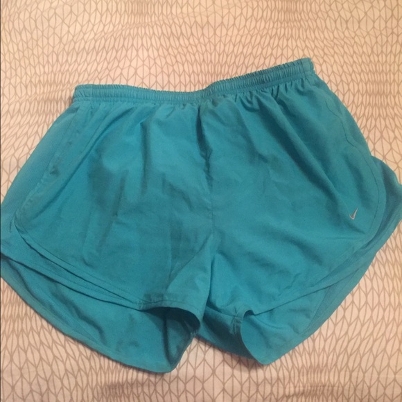 Nike shorts size L