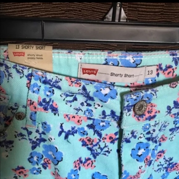 Levis shorty shorts - Picture 2 of 3