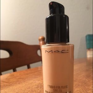 Mac Studio Fix Foundation W/Pump