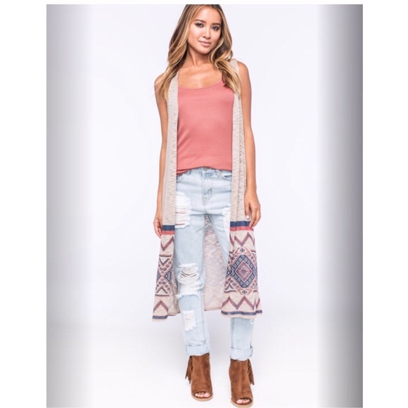 🔸Border Print Vest🔸 - Picture 2 of 3