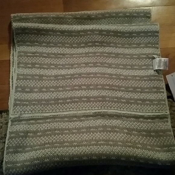 NEW New York & Company infinity Scarf - Picture 3 of 3