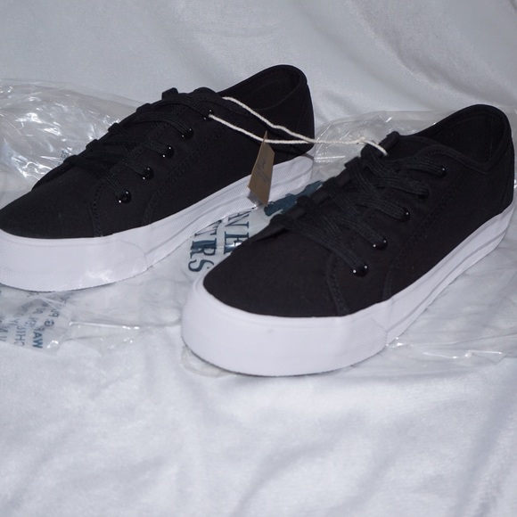American Eagle Outfitters Shoes - 🆕 LISTING AEO LACE UP PLATFORM SNEAKER SIZE 7