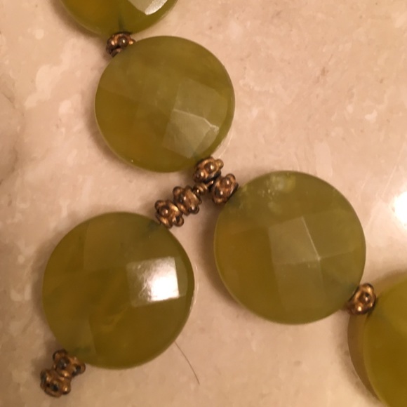 Gorgeous olive/lime green jeweled necklace - Picture 3 of 4