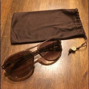 Tory Burch Sunnies!