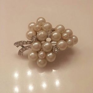 ✨ 🍇 Vintage Grape Brooch 🍇✨