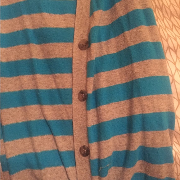 SOLD! Blue and gray cardigan - Picture 3 of 3