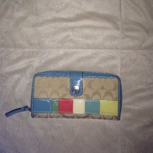 Coach wallet (authentic)