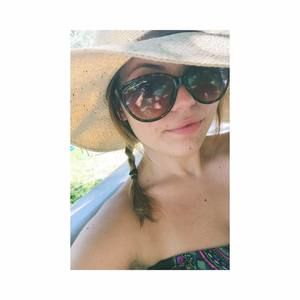 Meet your Posher, Brooke