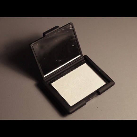 Nars Albatross highlighting powder