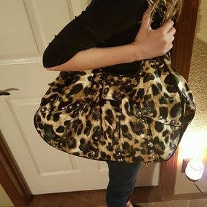 Leopard purse has five pockets on the inside