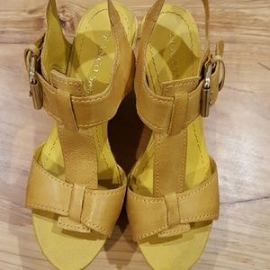 Cute Tan/Mustard color Wedges